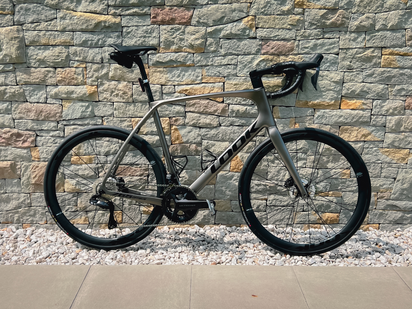 LOOK 765 Optimum 2 Disc Charcoal Metallic Black Satin ULT Di2 R38D Wheel - XS - Image 9