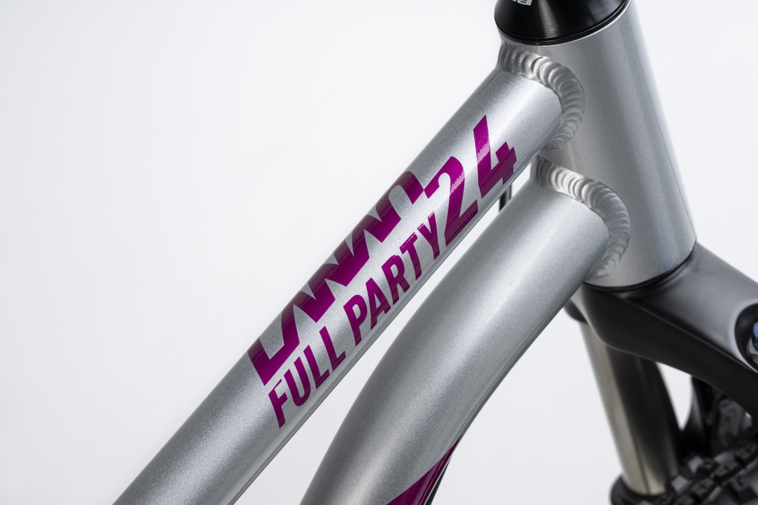 GHOST Lanao 24 Full Party Silver/Magenta Gloss - Image 3