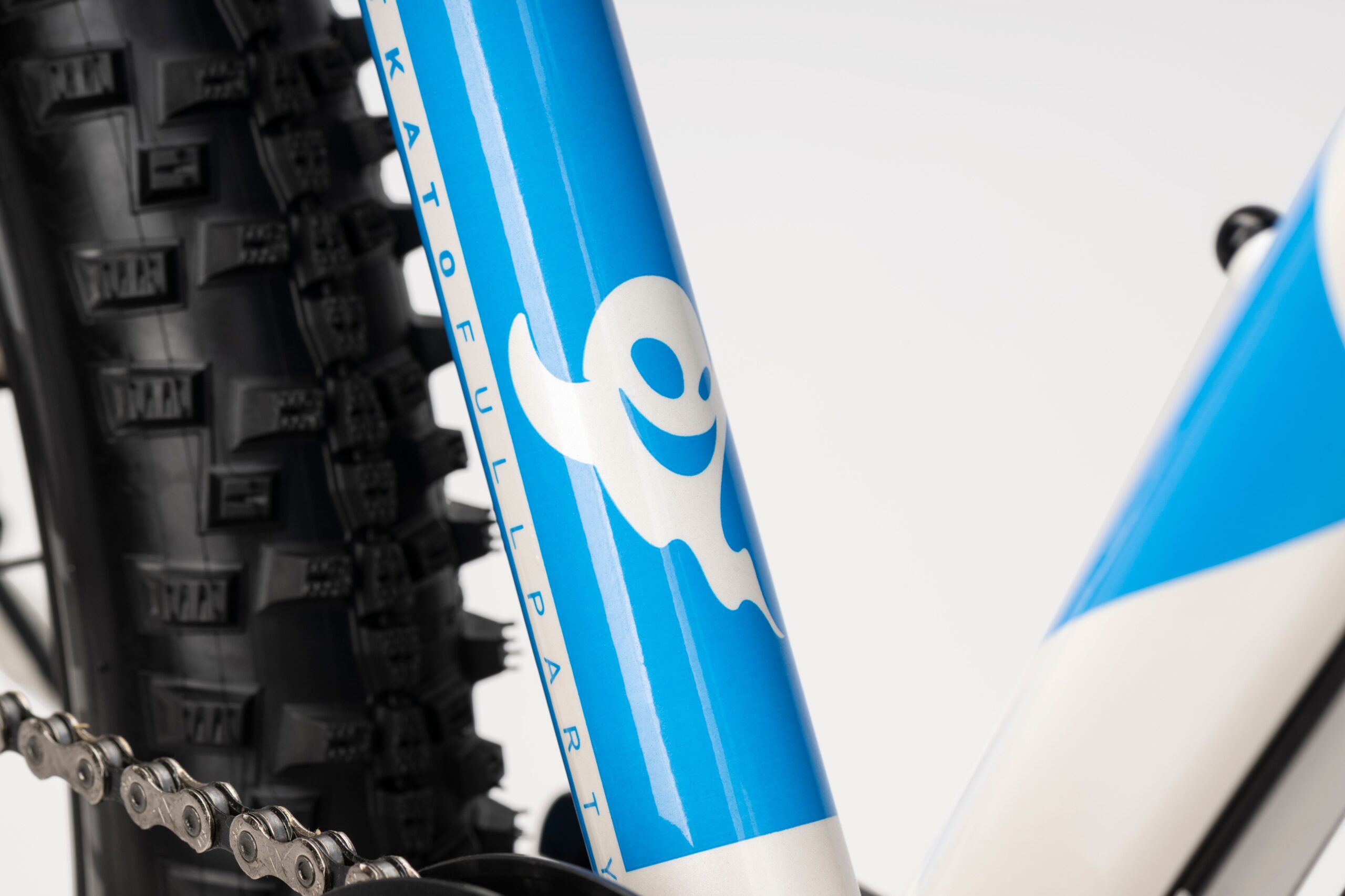 GHOST Kato 24 Full Party Bright Blue/Pearl White Gloss - Image 5